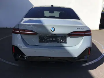BMW 520d M SPORT PANO STANDHZ KAMERA ACC ESITZE