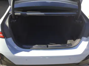 BMW 520d M SPORT PANO STANDHZ KAMERA ACC ESITZE