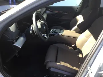 BMW 520d M SPORT PANO STANDHZ KAMERA ACC ESITZE