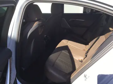 BMW 520d M SPORT PANO STANDHZ KAMERA ACC ESITZE
