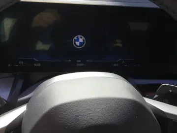 BMW 520d M SPORT PANO STANDHZ KAMERA ACC ESITZE