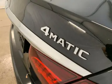MERCEDES-BENZ E 300 de 4M AMG