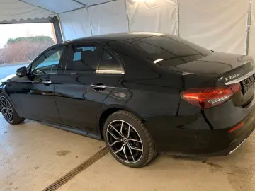 MERCEDES-BENZ E 300 de 4M AMG