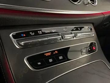 MERCEDES-BENZ E 300 de 4M AMG