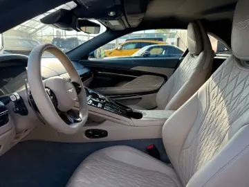 Aston Martin DB12 4.0 V8 Volante Ceramic