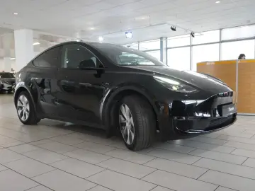 TESLA Model Y LONGRANGE DUAL-MOTOR NAVI KAMERA DAB AMD