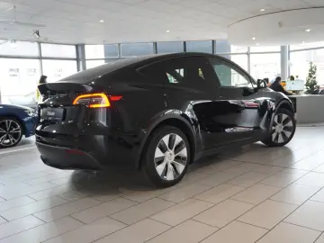 TESLA Model Y LONGRANGE DUAL-MOTOR NAVI KAMERA DAB AMD