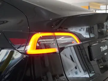 TESLA Model Y LONGRANGE DUAL-MOTOR NAVI KAMERA DAB AMD