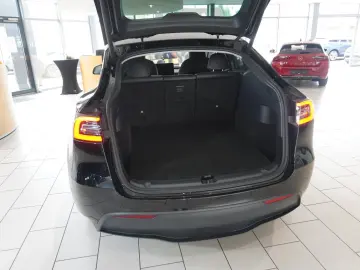 TESLA Model Y LONGRANGE DUAL-MOTOR NAVI KAMERA DAB AMD