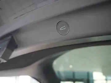TESLA Model Y LONGRANGE DUAL-MOTOR NAVI KAMERA DAB AMD