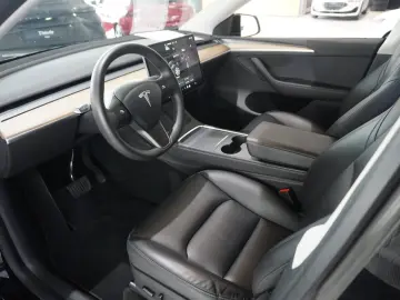 TESLA Model Y LONGRANGE DUAL-MOTOR NAVI KAMERA DAB AMD