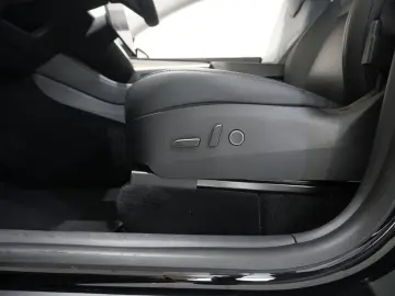 TESLA Model Y LONGRANGE DUAL-MOTOR NAVI KAMERA DAB AMD