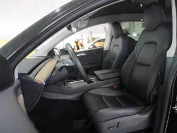TESLA Model Y LONGRANGE DUAL-MOTOR NAVI KAMERA DAB AMD