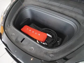TESLA Model Y LONGRANGE DUAL-MOTOR NAVI KAMERA DAB AMD
