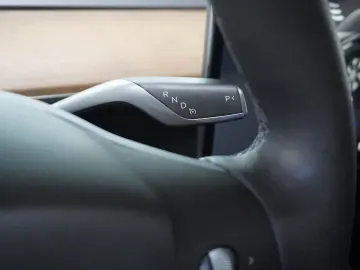 TESLA Model Y LONGRANGE DUAL-MOTOR NAVI KAMERA DAB AMD
