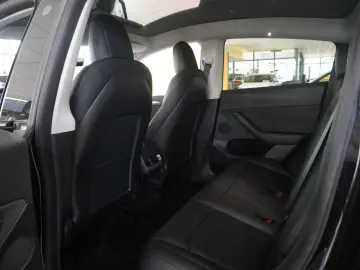 TESLA Model Y LONGRANGE DUAL-MOTOR NAVI KAMERA DAB AMD
