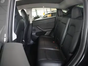 TESLA Model Y LONGRANGE DUAL-MOTOR NAVI KAMERA DAB AMD