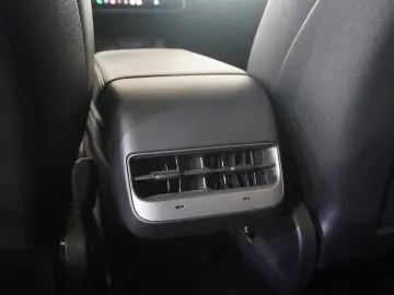 TESLA Model Y LONGRANGE DUAL-MOTOR NAVI KAMERA DAB AMD