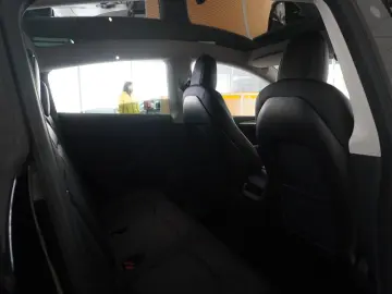 TESLA Model Y LONGRANGE DUAL-MOTOR NAVI KAMERA DAB AMD