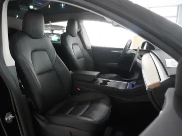 TESLA Model Y LONGRANGE DUAL-MOTOR NAVI KAMERA DAB AMD