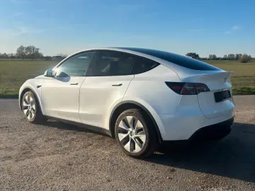 TESLA Model Y Long Range Dual AWD