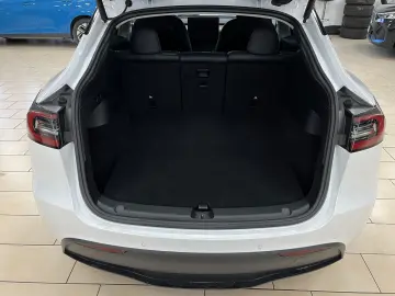 TESLA Model Y Maximale Reichweite Dual AWD ACC Pano