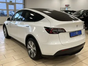 TESLA Model Y Maximale Reichweite Dual AWD ACC Pano