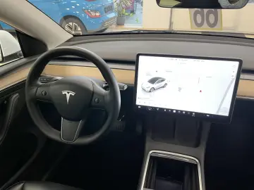 TESLA Model Y Maximale Reichweite Dual AWD ACC Pano
