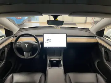 TESLA Model Y Maximale Reichweite Dual AWD ACC Pano