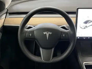 TESLA Model Y Maximale Reichweite Dual AWD ACC Pano