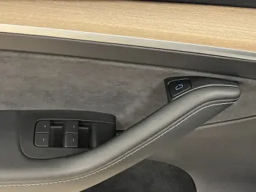 TESLA Model Y Maximale Reichweite Dual AWD ACC Pano