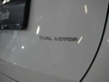 TESLA Model Y LONGRANGE DUAL-MOTOR NAVI KAMERA DAB AMD