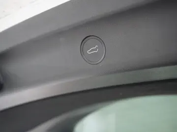 TESLA Model Y LONGRANGE DUAL-MOTOR NAVI KAMERA DAB AMD