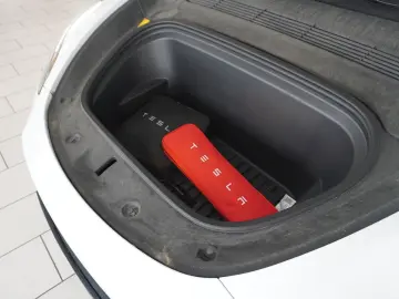TESLA Model Y LONGRANGE DUAL-MOTOR NAVI KAMERA DAB AMD