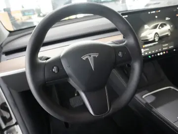 TESLA Model Y LONGRANGE DUAL-MOTOR NAVI KAMERA DAB AMD