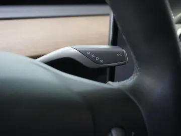 TESLA Model Y LONGRANGE DUAL-MOTOR NAVI KAMERA DAB AMD