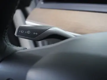 TESLA Model Y LONGRANGE DUAL-MOTOR NAVI KAMERA DAB AMD