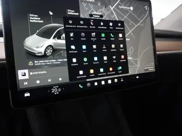 TESLA Model Y LONGRANGE DUAL-MOTOR NAVI KAMERA DAB AMD