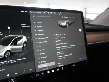 TESLA Model Y LONGRANGE DUAL-MOTOR NAVI KAMERA DAB AMD