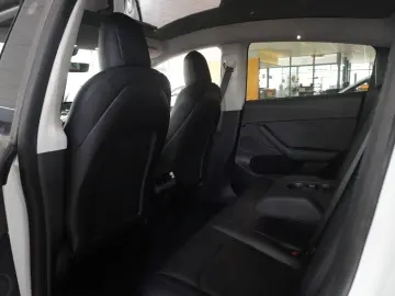 TESLA Model Y LONGRANGE DUAL-MOTOR NAVI KAMERA DAB AMD