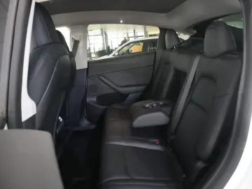 TESLA Model Y LONGRANGE DUAL-MOTOR NAVI KAMERA DAB AMD
