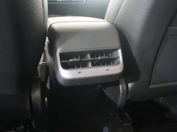 TESLA Model Y LONGRANGE DUAL-MOTOR NAVI KAMERA DAB AMD