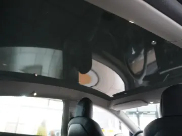 TESLA Model Y LONGRANGE DUAL-MOTOR NAVI KAMERA DAB AMD