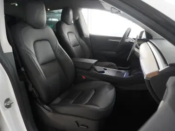 TESLA Model Y LONGRANGE DUAL-MOTOR NAVI KAMERA DAB AMD