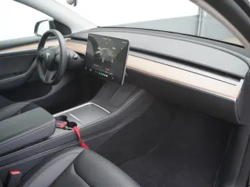 TESLA Model Y Long Range AWD  Mwst. ausweisbar