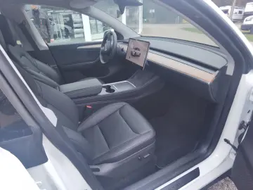 TESLA Model Y Long Range AWD Modell 2023