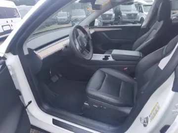 TESLA Model Y Long Range AWD Modell 2023
