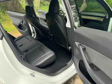 TESLA Model Y Long Range AWD Modell 2023