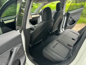 TESLA Model Y Long Range AWD Modell 2023