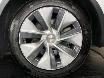 TESLA Model Y AWD Long Range Dual Motor Panorama LED